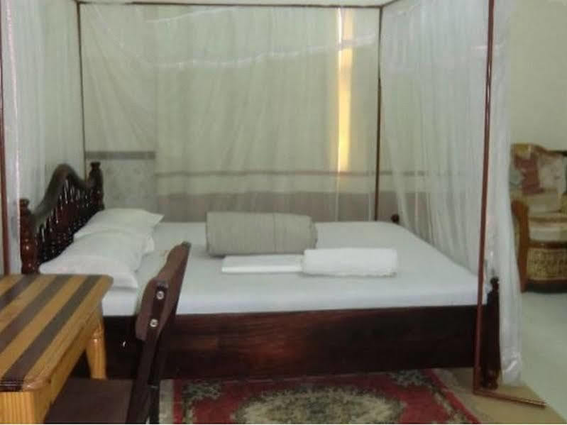 Keba Inn Lyamutundwe 外观 照片