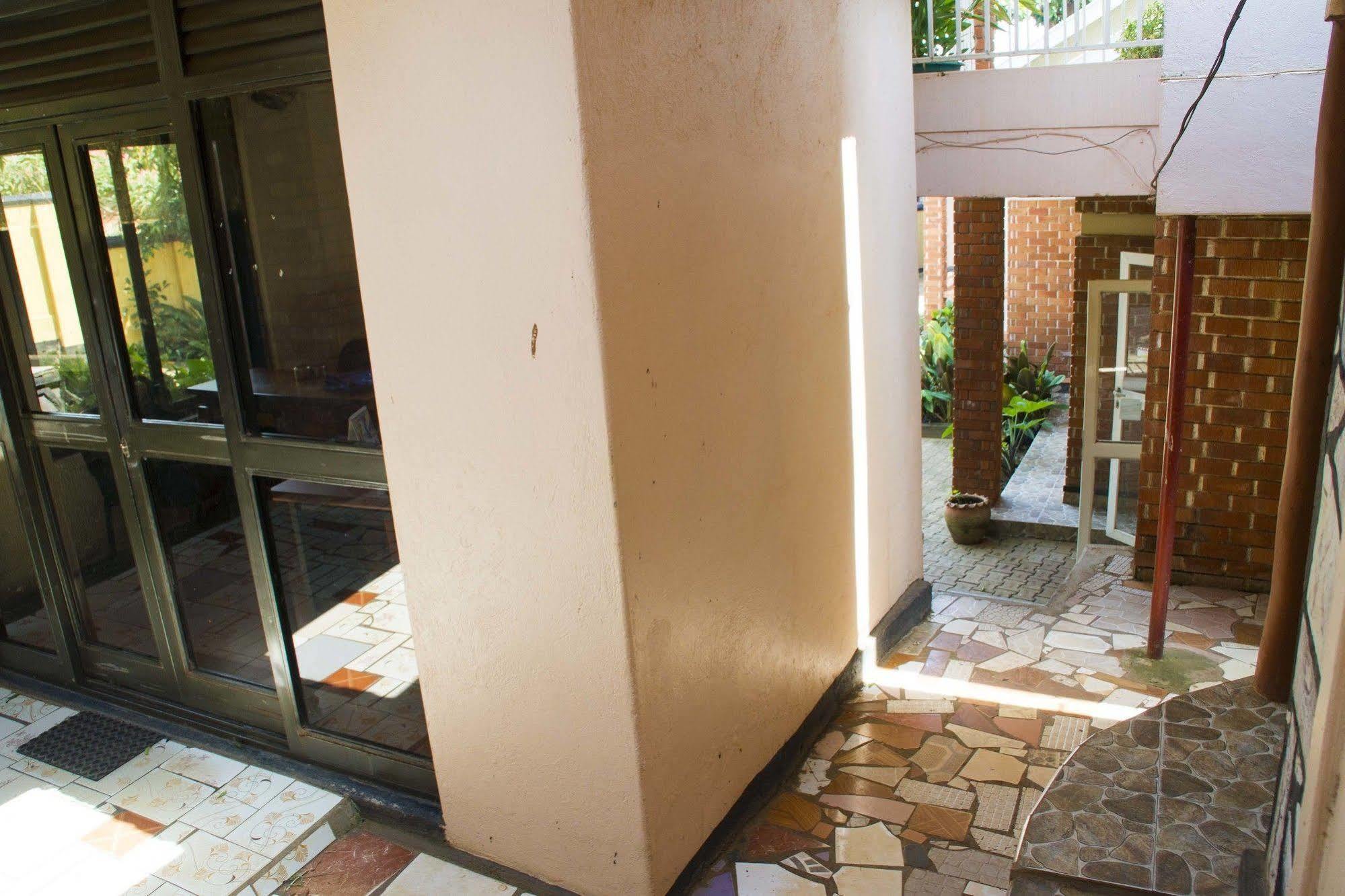 Keba Inn Lyamutundwe 外观 照片