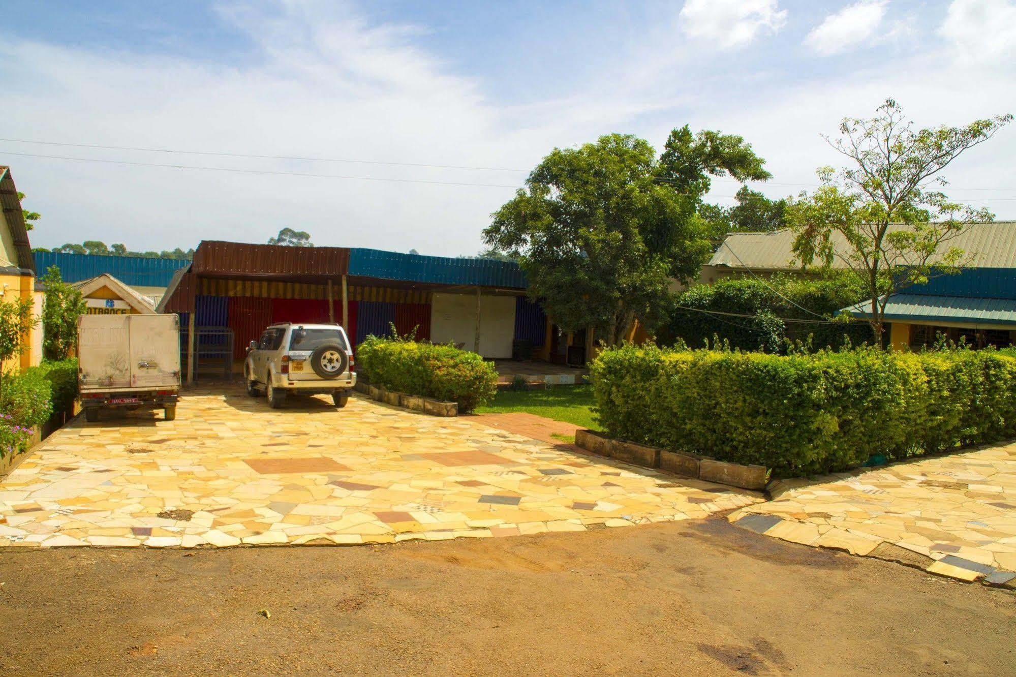 Keba Inn Lyamutundwe 外观 照片
